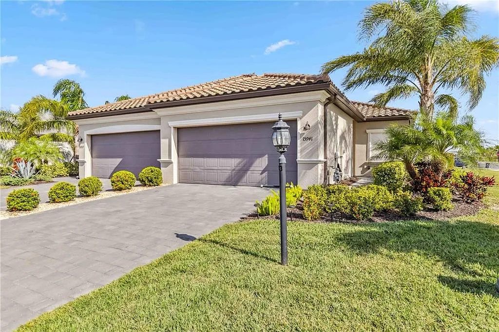 3 bed, 2.0 bath, 1564 sqft, $2,850 — Photo 2