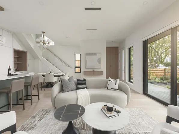 476 E 20th Ave #1, Vancouver, BC V5V 1M5