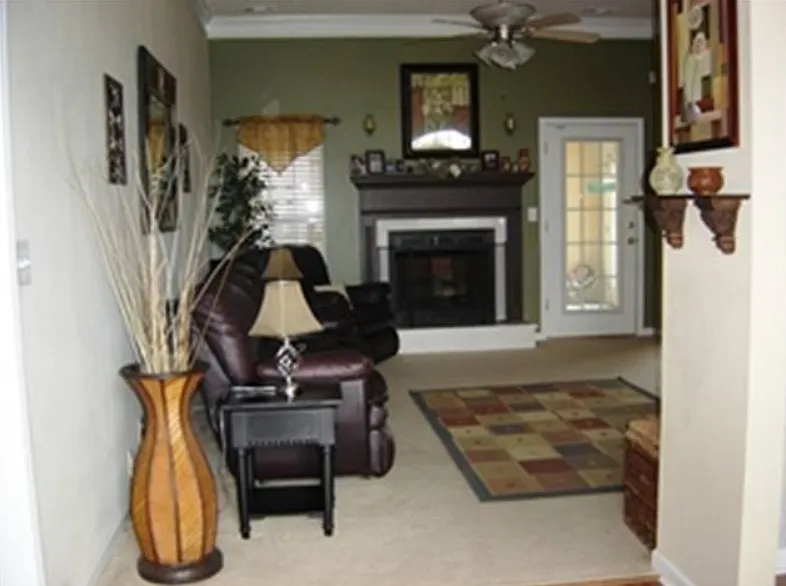 4 bed, 1796 sqft, $2,095 — Photo 3