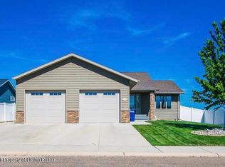 1558 9th Ave E, Dickinson, ND 58601