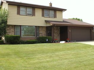 6055 Teakwood Dr, Greendale, WI 53129