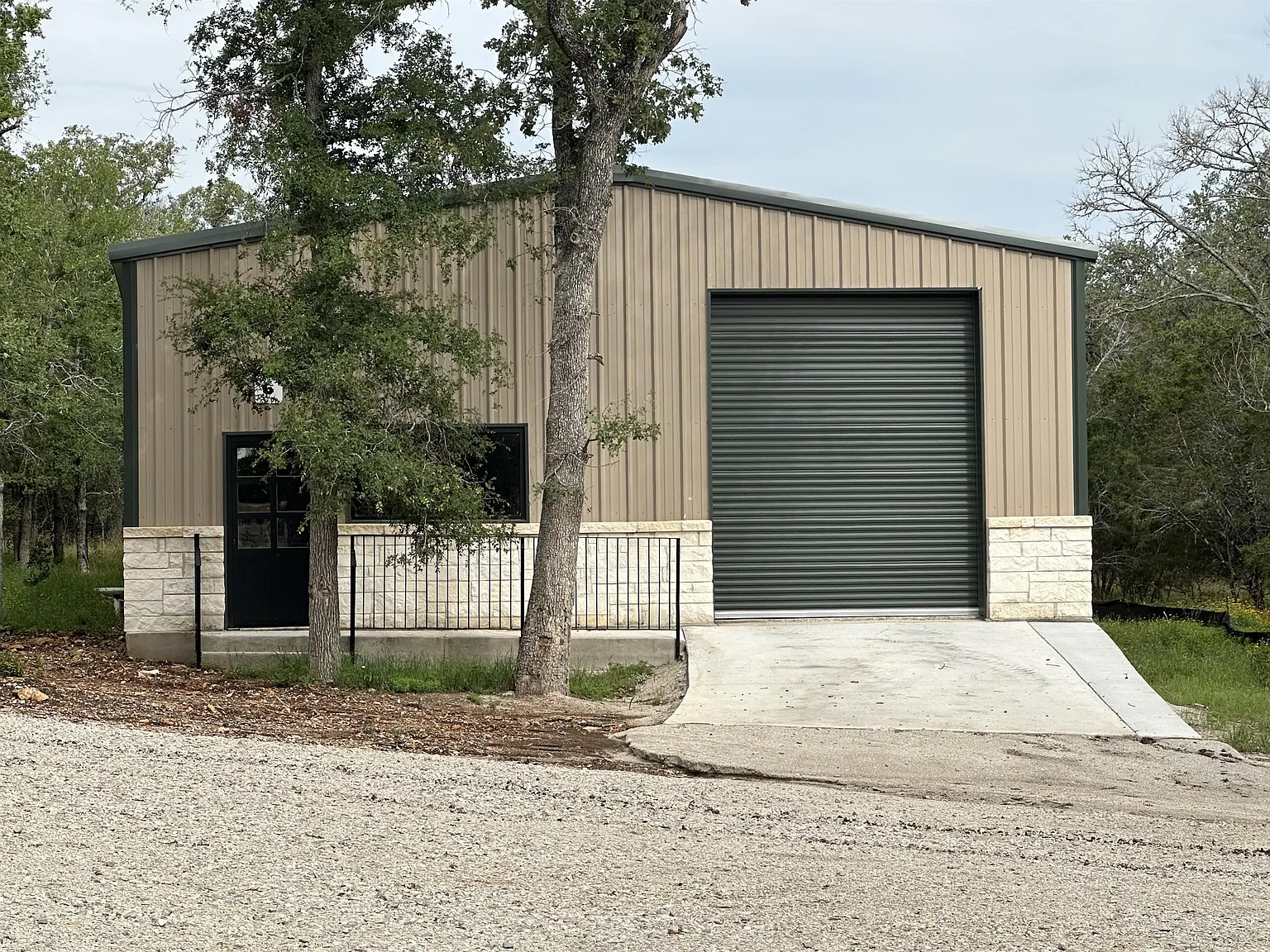 Atomic Warehouse Park - 6 — Photo 1