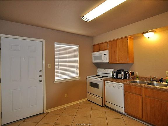 5th image of 200 Lincoln Ave #A-d