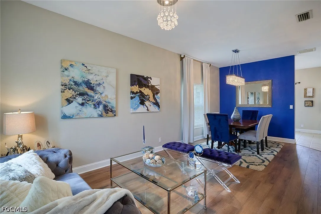 4 bed, 2.5 bath, 2525 sqft, $2,500 — Photo 2