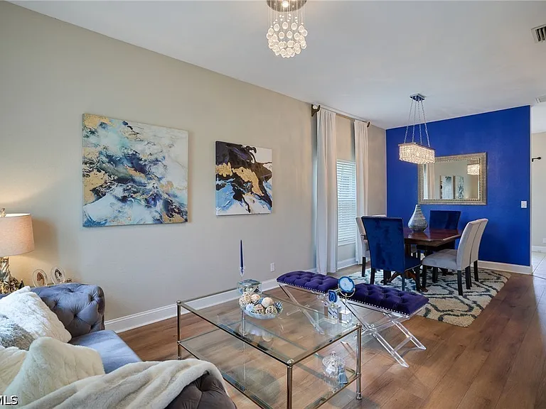 2059 Willow Branch Dr — Photo 2