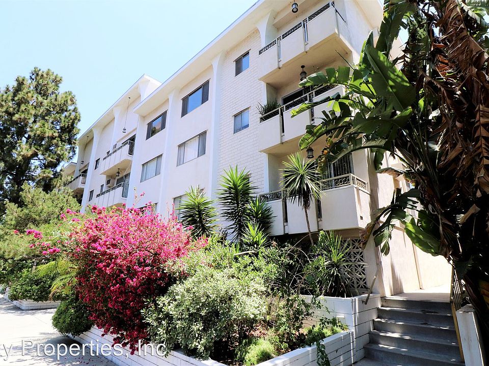 1st image of 142 S Wetherly Dr #10446211