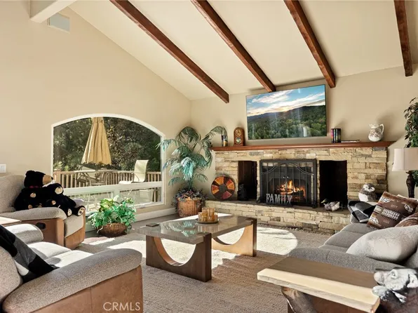 174 Hillcrest Ct, Lake Arrowhead, CA 92352