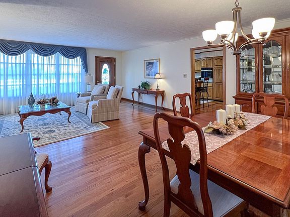 4th image of 3627 Laurel Oak Ln