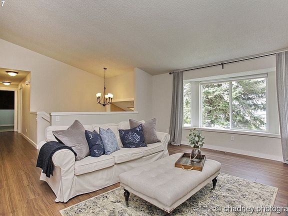 3rd image of 1920 SE Beaver Creek Ln