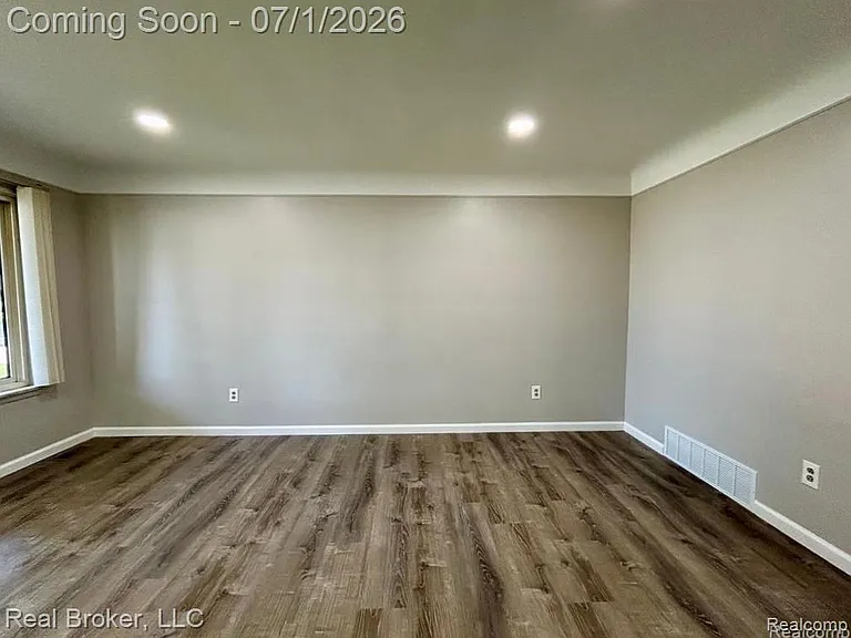 11304 Hemlock Dr — Photo 3