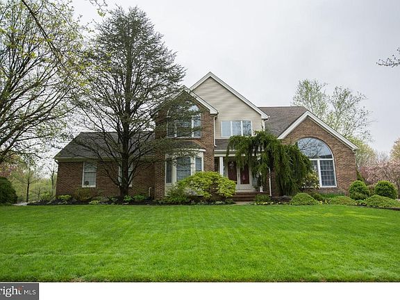 2nd image of 5 Woodbury Ct
