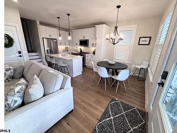 4th image of 1115 West Ave #1
