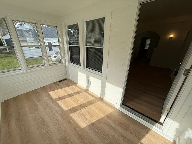 2 bed, 1000 sqft, $1,390 — Photo 3