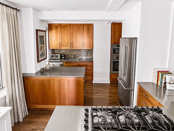 3rd image of 400 E 52nd St APT 3J