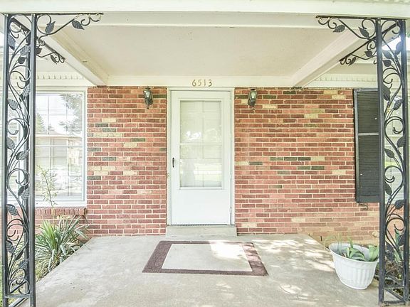 002_Covered Front Porch