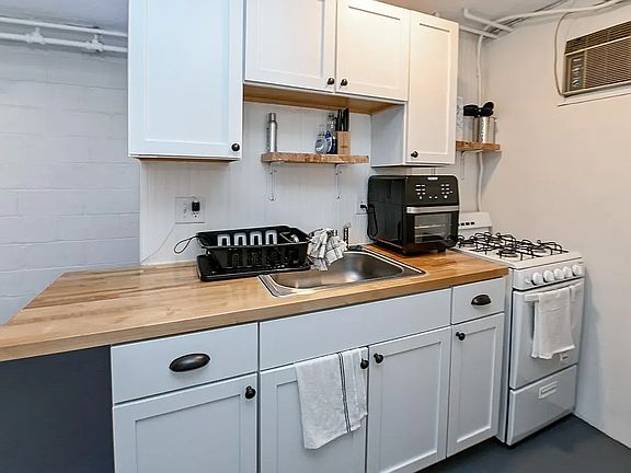 4th image of 2559 Marsh Ave #5
