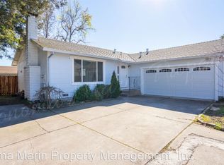 7311 Circle Dr, Rohnert Park, CA 94928