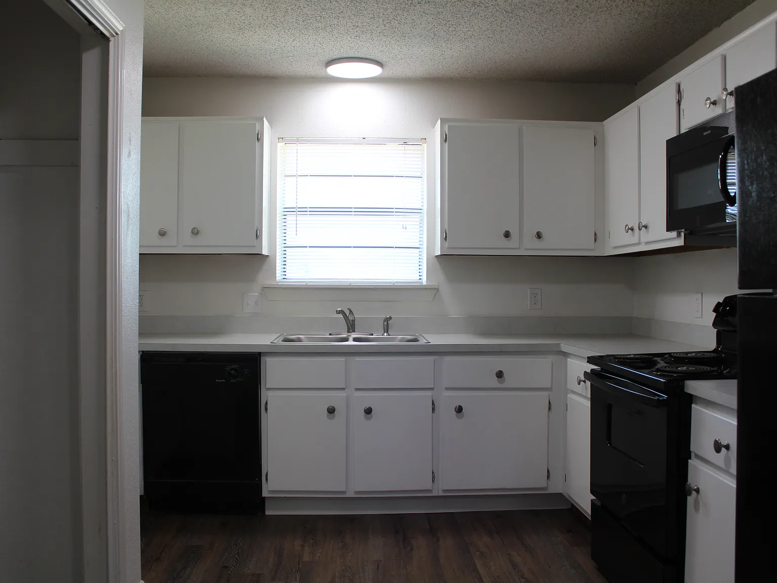 2 bed, 874 sqft, $1,025 — Photo 3