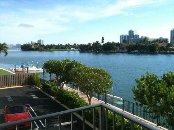10101 E Bay Harbor Dr APT 204, Bay Harbor Islands, FL 33154