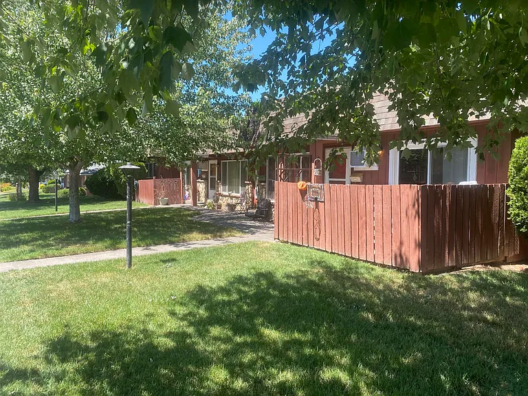 441-459 SE 12th Ave — Photo 11
