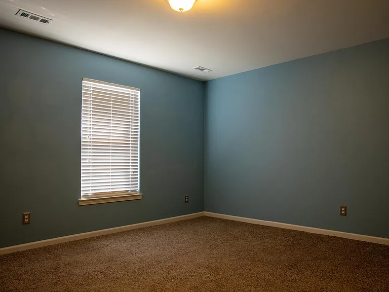 11874 Farmington Rd — Photo 16