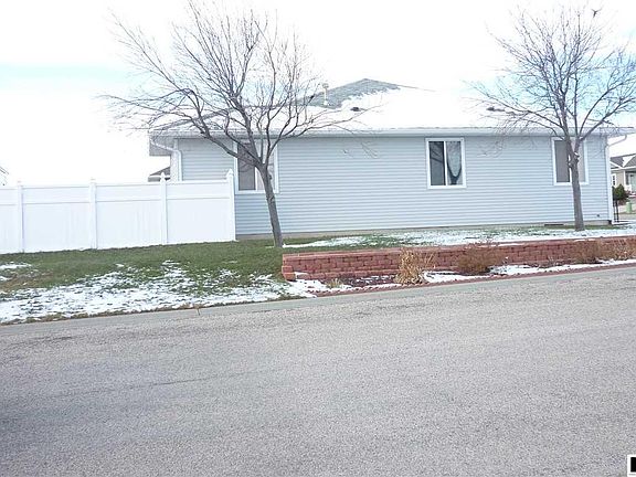 5th image of 501 N Pinnacle Dr