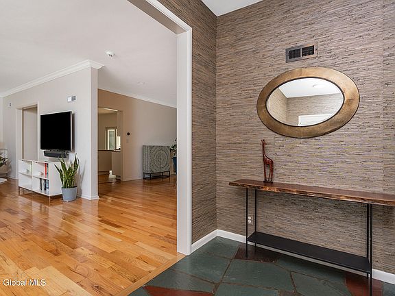 4th image of 17 Marion Avenue