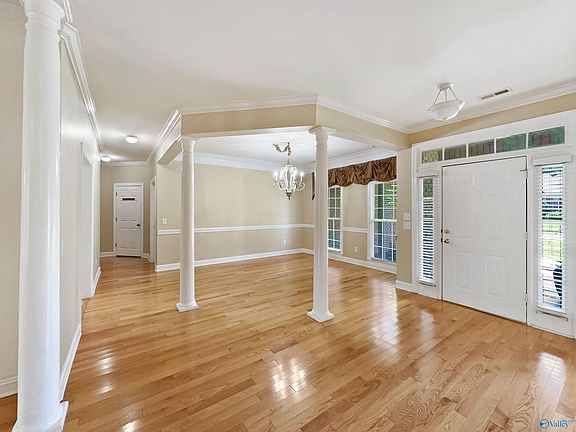 3rd image of 113 Holbrook Dr