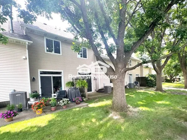 6800 Ashworth Rd Unit 403, West Des Moines, IA 50266