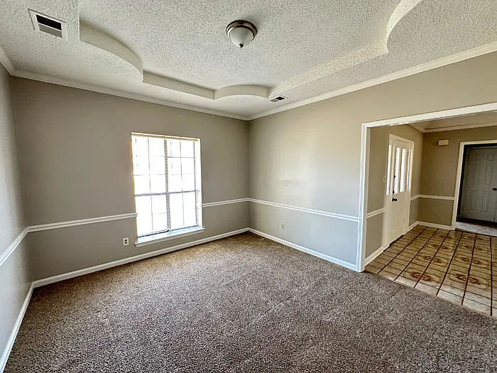 4 bed, 2.0 bath, 2438 sqft, $1,850 — Photo 2