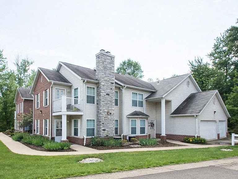 Woodlawn Village — Photo 4
