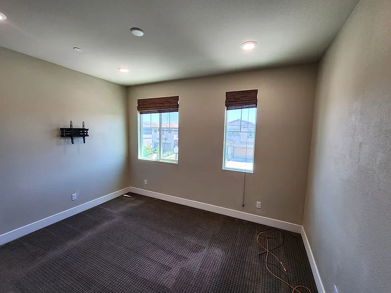 4549 Maple Crest St — Photo 14