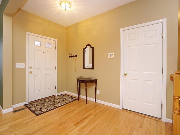 3rd image of 333 Delaware Dr
