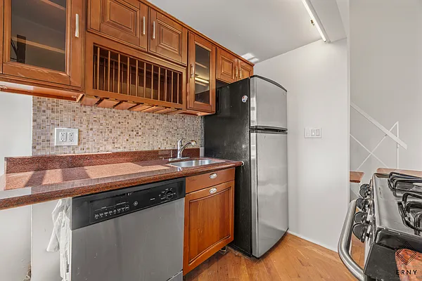 Rented by ERNY LLC | media 9