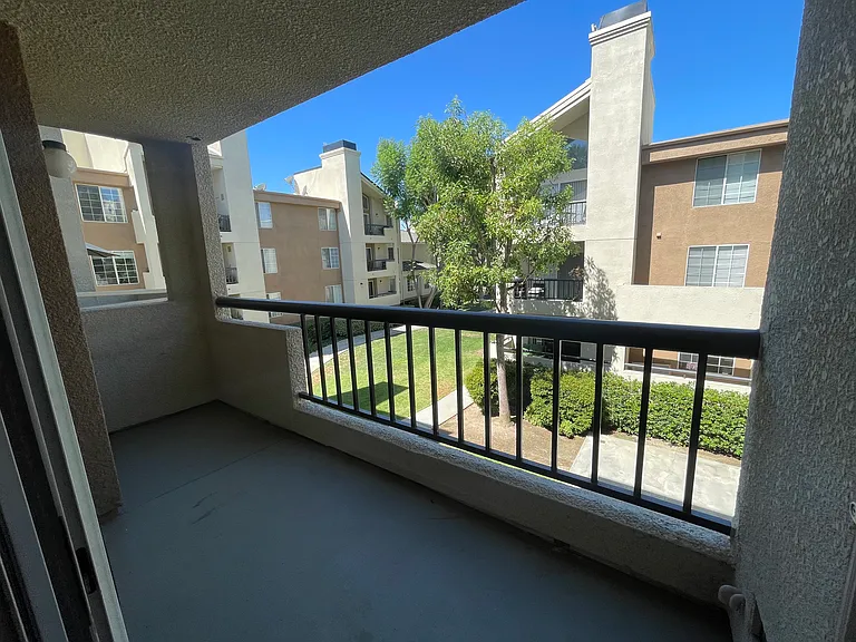 21520 Burbank Blvd #200 — Photo 10