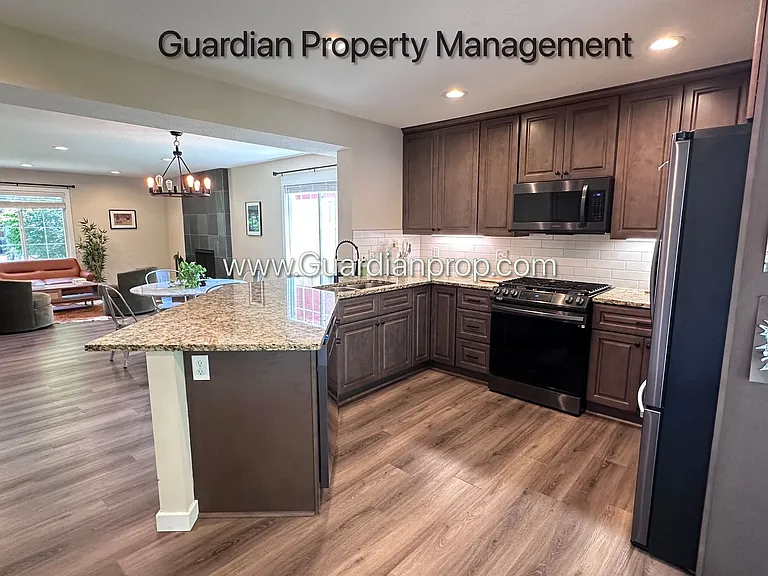 3916-3918 Sheridan Ave S — Photo 5