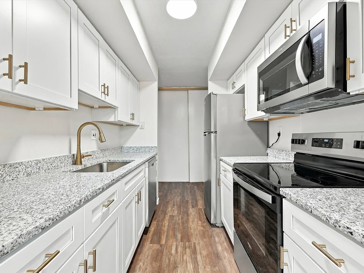 2 bed, 900 sqft, $1,850 — Photo 1