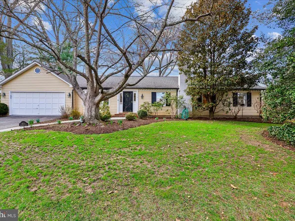 9814 Gartrell Pl, Kensington, MD 20895