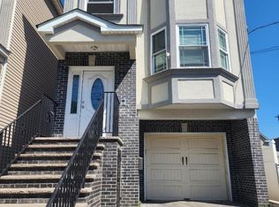 25 Amity St, Elizabeth City, NJ 07202