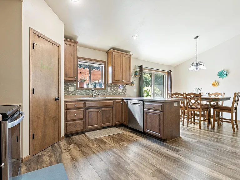 805 Canterbury Castle Ln — Photo 7