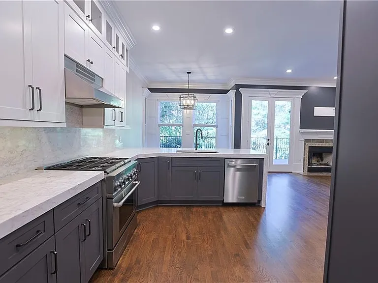 1294 Lenox Park Blvd — Photo 9