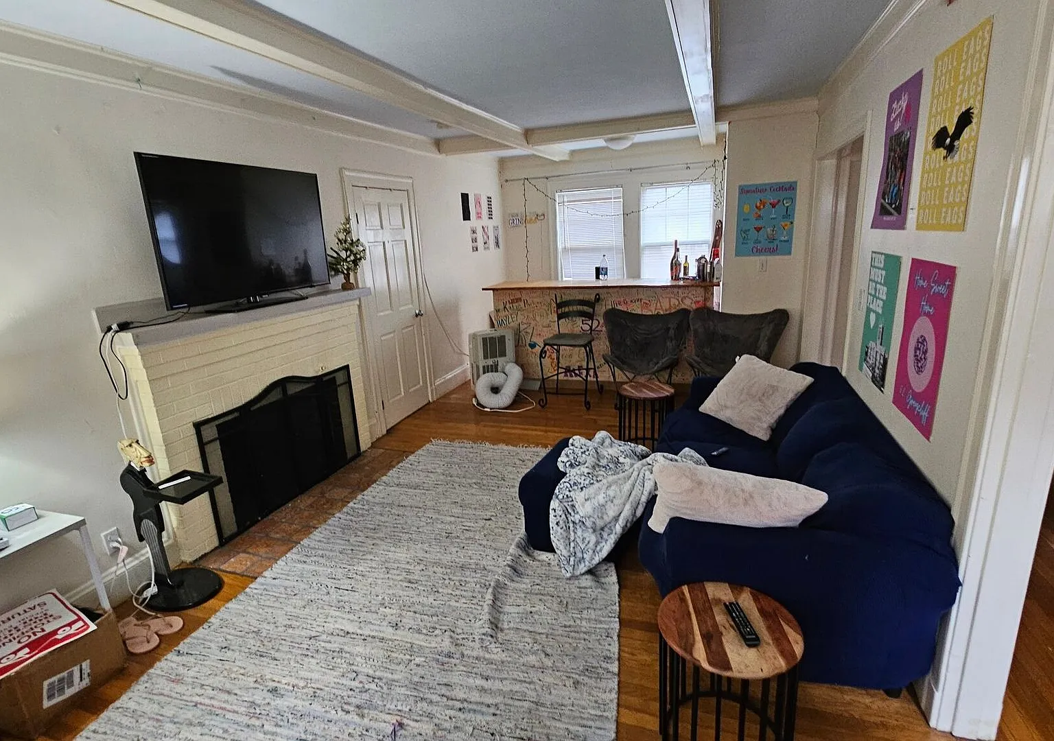 $1k Rebate! Oversized House w 4 Parking Spots Inc. Laundry in Unit. Fits up to 10 ppl (Would Cost... — Photo 4