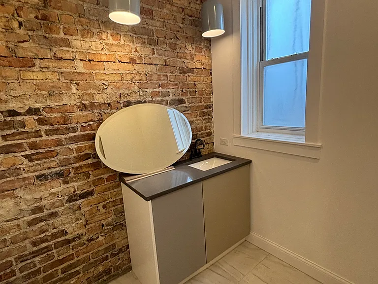 740 N Spaulding Ave #2F — Photo 2