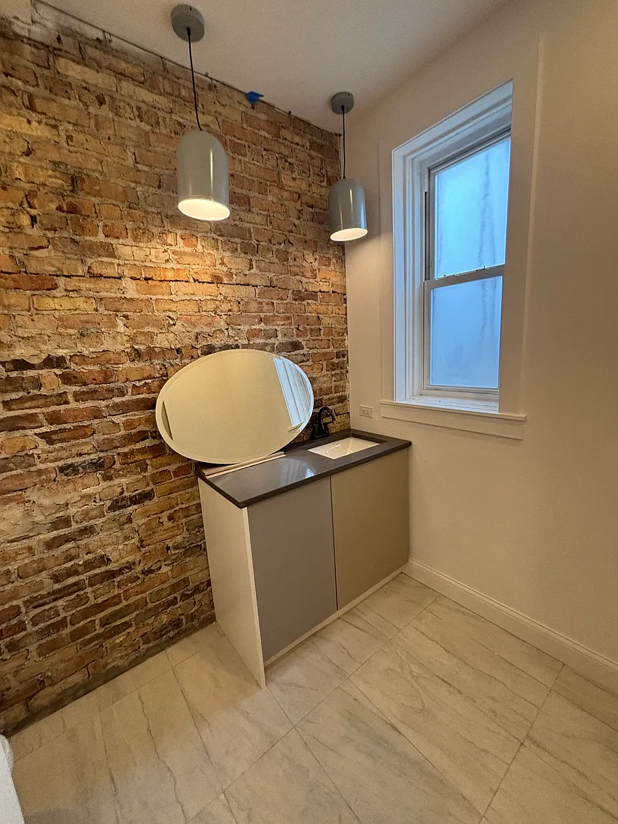 Building Photo - 740 N Spaulding Ave #2F