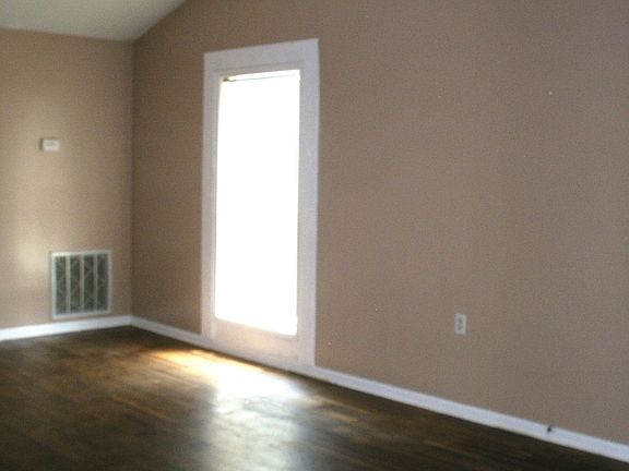 3rd image of 3708 Maplewood Dr