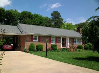 1222 Tanglewood Dr, South Hill, VA 23970