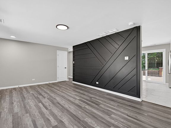 5th image of 18701 Loras Ln