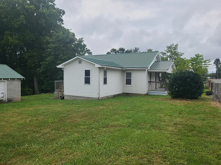 140 Mullens St — Photo 31