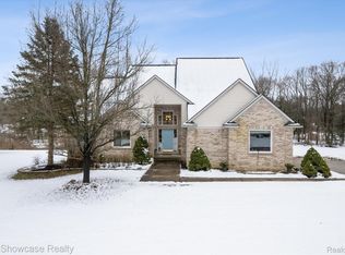 3993 Dun Rovin Ct, Commerce Township, MI 48382