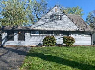 167 Holly Dr, Levittown, PA